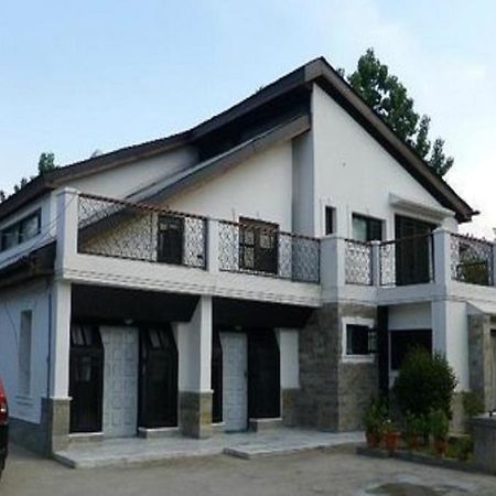 Jeelani Guest House ศรีนาการ์ ภายนอก รูปภาพ