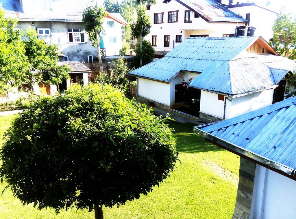 Jeelani Guest House ศรีนาการ์ ภายนอก รูปภาพ