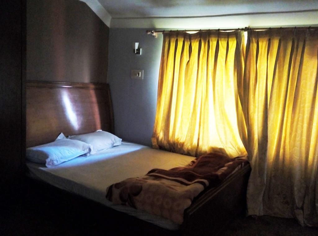 Jeelani Guest House ศรีนาการ์ ภายนอก รูปภาพ