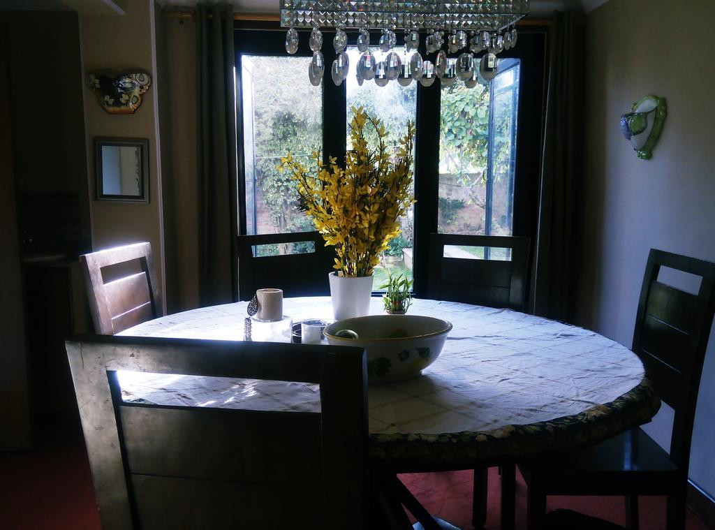 Jeelani Guest House ศรีนาการ์ ภายนอก รูปภาพ