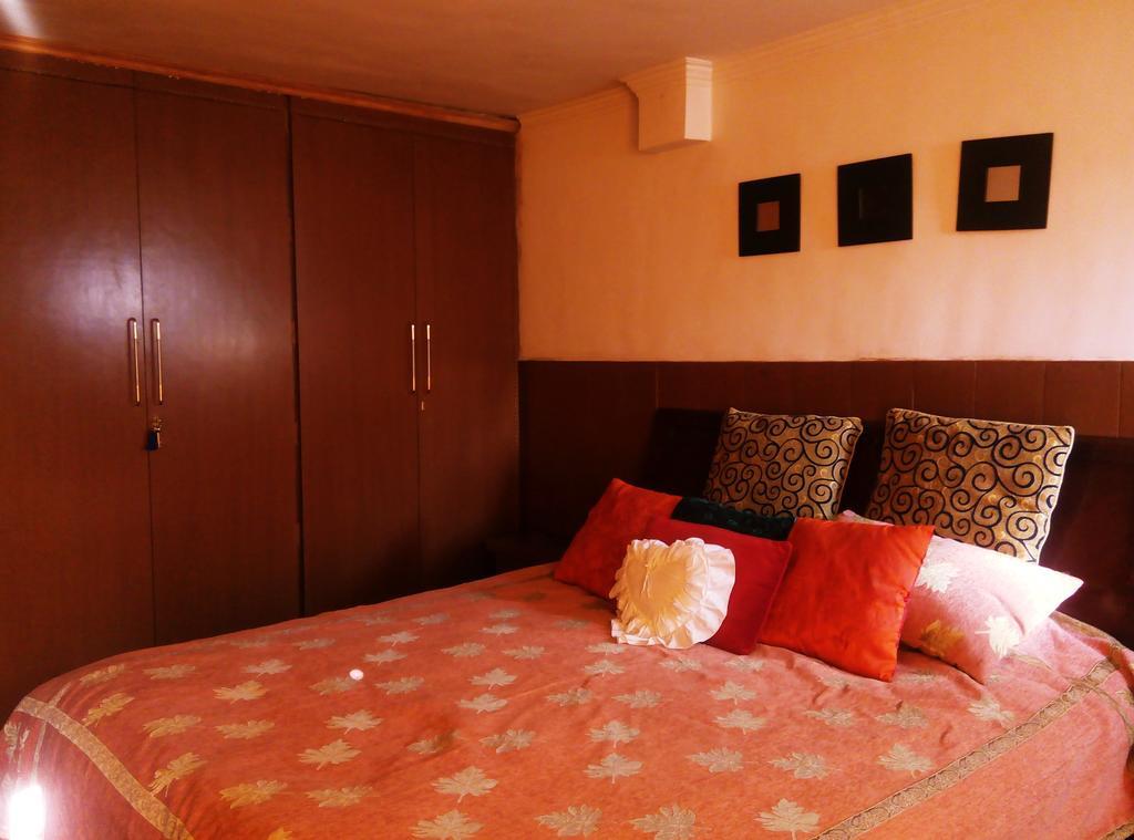 Jeelani Guest House ศรีนาการ์ ภายนอก รูปภาพ