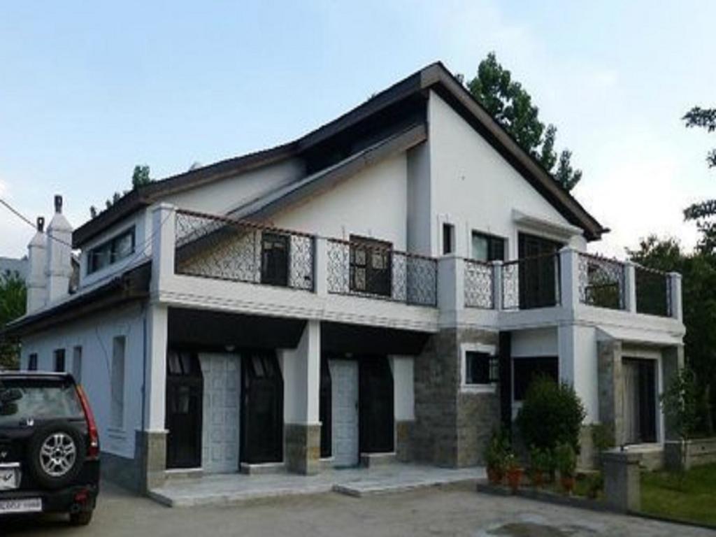 Jeelani Guest House ศรีนาการ์ ภายนอก รูปภาพ